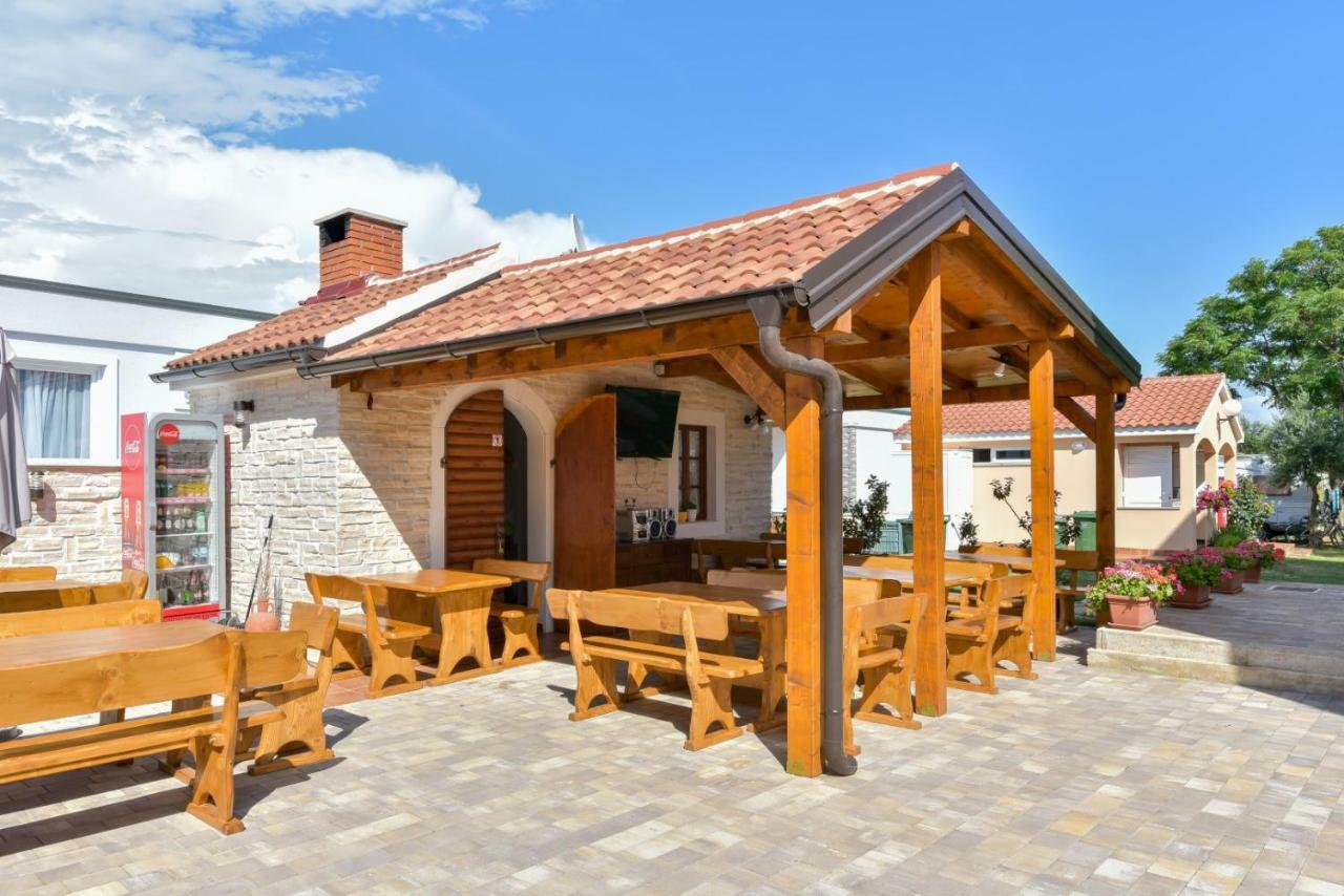 Bungalov Medanic - Private Pool Привлака Экстерьер фото